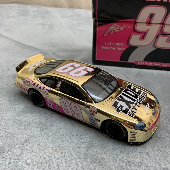 Racing Champions Gold Ford Taurus & Ford Taurus EXIDE 99 1:24 Scale - Picture 2 of 7